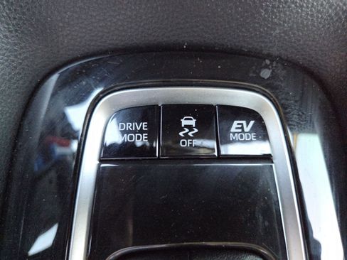 Used 2023 Toyota Corolla LE image 29