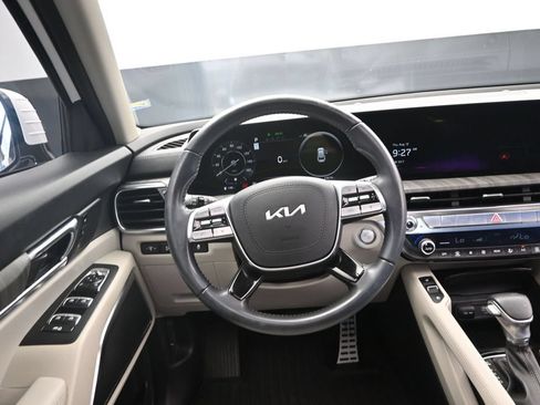 Used 2024 Kia Telluride SX w/ Towing Package FWD image 29