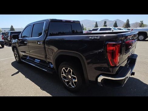 Used 2022 GMC Sierra 1500 SLT w/ SLT Premium Plus Package AWD/4WD image 7
