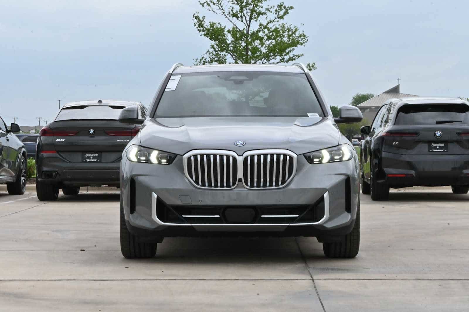 Used 2026 BMW X5 xDrive50e w/ Executive Package AWD/4WD image 2