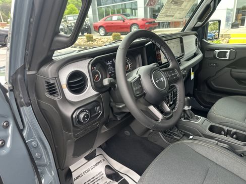 New 2025 Jeep Gladiator Sport image 16