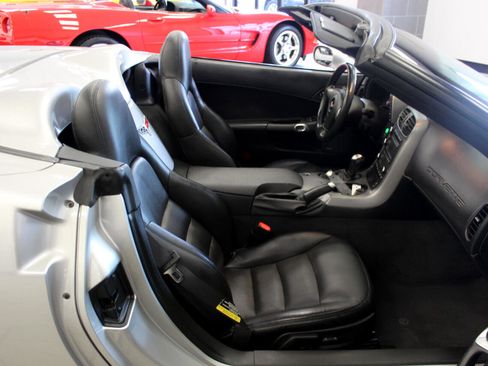Used 2006 Chevrolet Corvette 2dr Conv w/ Preferred Equipment Group image 15