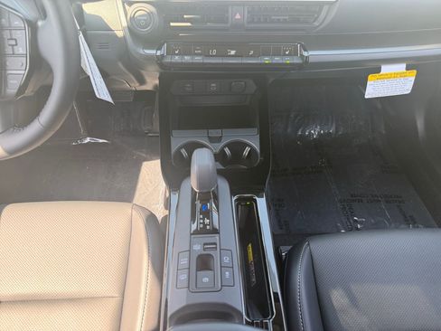 Used 2026 Toyota Prius Plug-In Hybrid FWD image 11