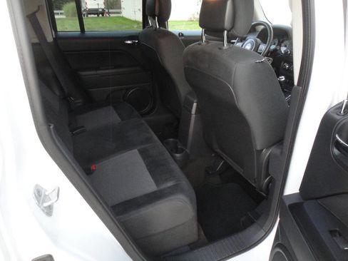 Used 2014 Jeep Patriot Latitude w/ Sun/Sound Group image 16