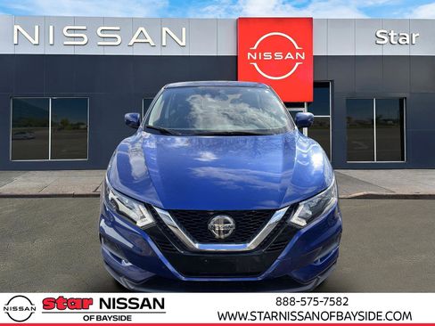 Used 2020 Nissan Rogue Sport S image 2