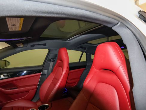 Used 2022 Porsche Panamera image 14