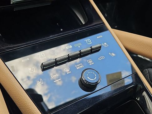Certified 2024 Porsche Cayenne AWD/4WD image 20