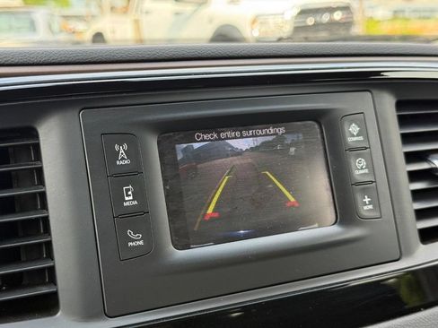 Used 2017 Chrysler Pacifica LX FWD image 18