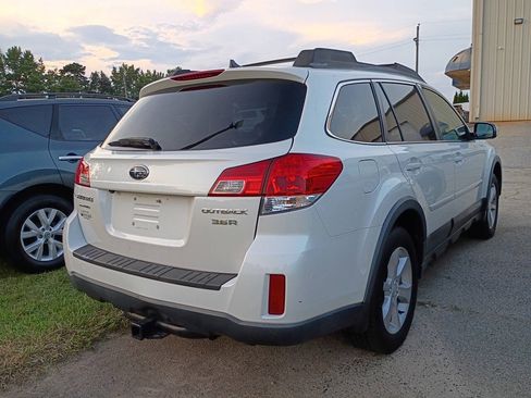 Used 2014 Subaru Outback 3.6R Limited AWD/4WD image 4