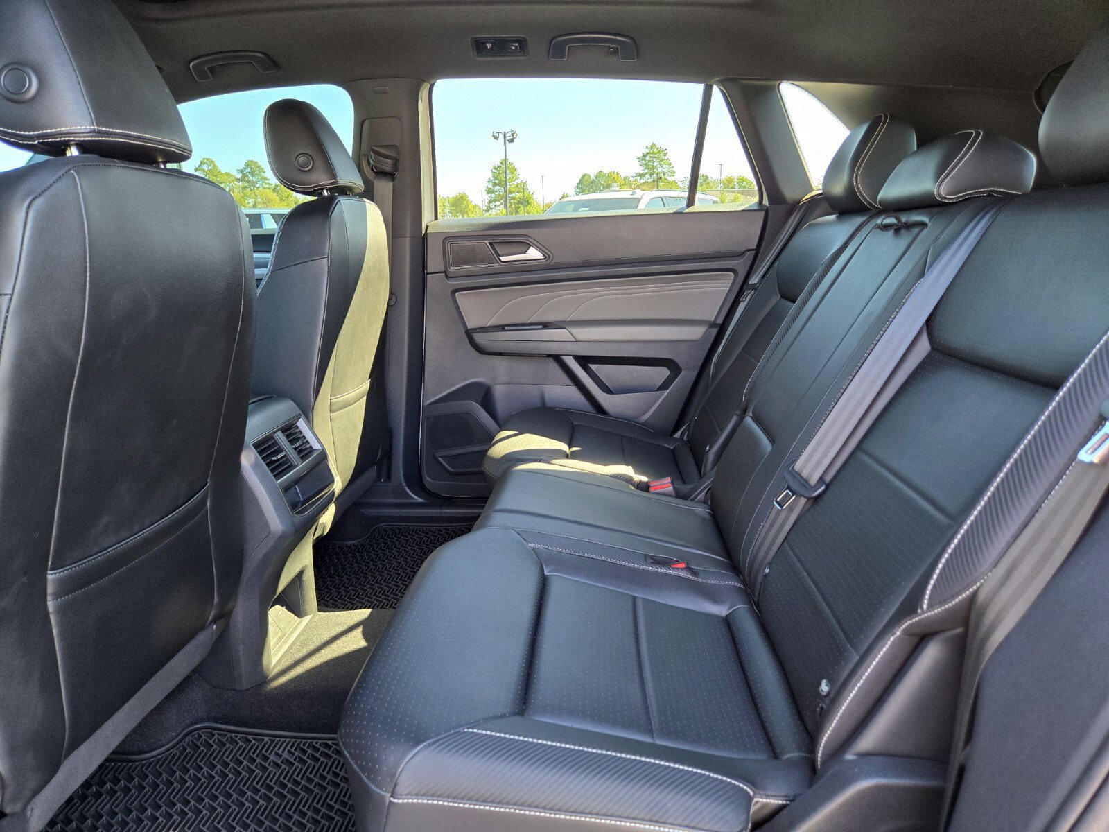 Used 2023 Volkswagen Atlas Cross Sport SEL R-Line AWD/4WD image 12