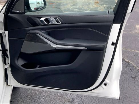 Certified 2025 BMW X7 xDrive40i w/ Premium Package image 24