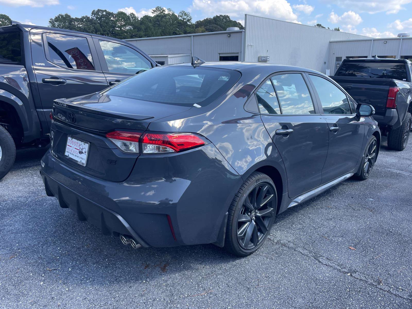 Used 2026 Toyota Corolla SE FWD image 3