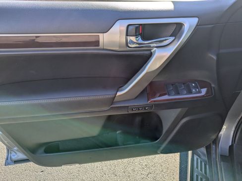 Used 2016 Lexus GX 460 image 11