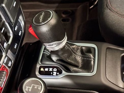 Used 2024 Jeep Gladiator Rubicon w/ Technology Group image 18