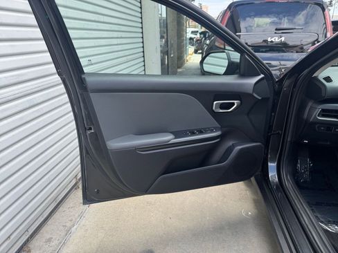 Used 2025 Kia K4 LXS FWD image 18