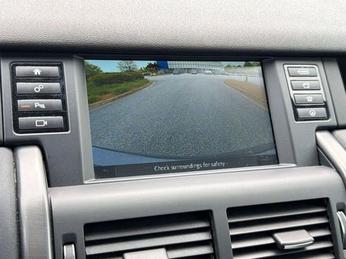 Used 2019 Land Rover Discovery Sport image 23
