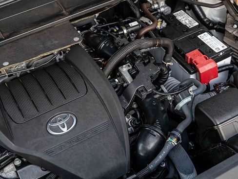 Used 2023 Toyota Highlander AWD image 30