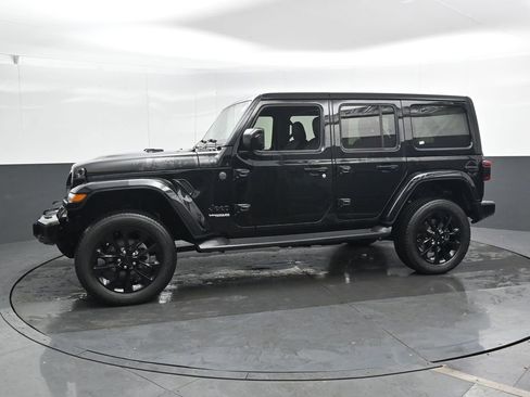 Used 2021 Jeep Wrangler Unlimited Sahara AWD/4WD image 9