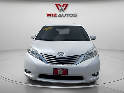 Used 2017 Toyota Sienna XLE w/ XLE Navigation Package AWD/4WD image 8