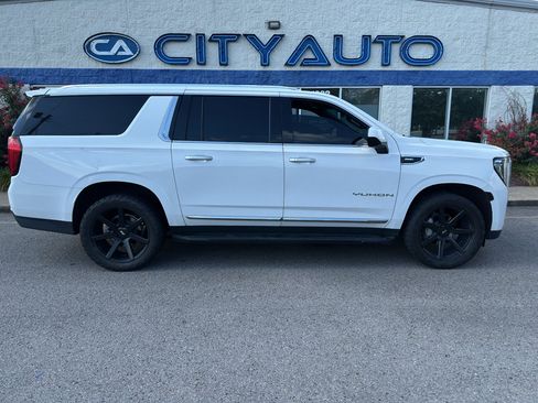 Used 2023 GMC Yukon XL SLT RWD image 3