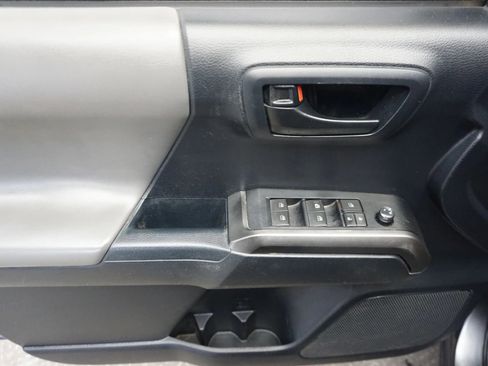 Used 2018 Toyota Tacoma SR5 image 13