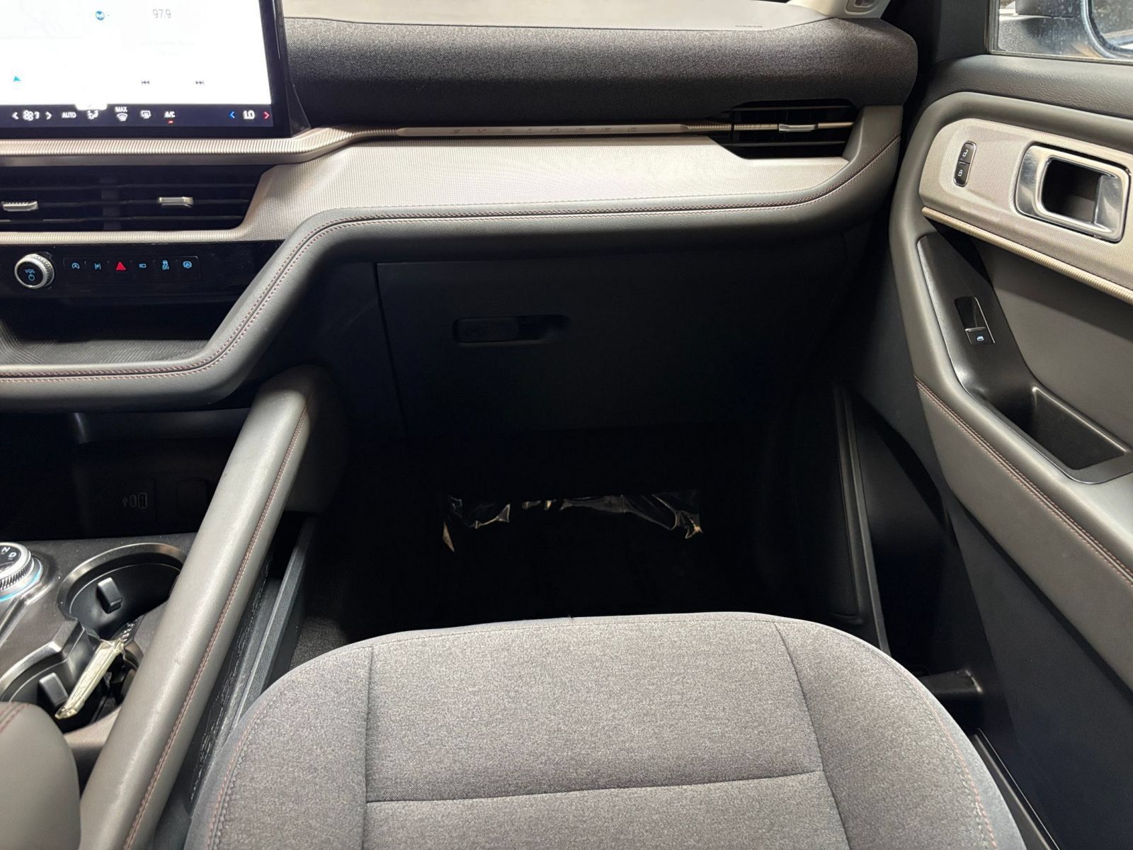 Used 2026 Ford Explorer Active AWD/4WD image 37