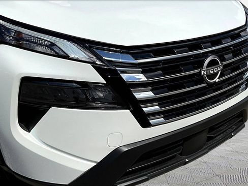 Used 2025 Nissan Rogue SV FWD image 31