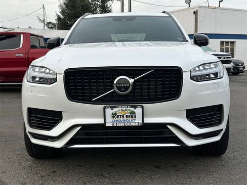 Used 2022 Volvo XC90 T8 R-Design w/ Advanced Package image 3