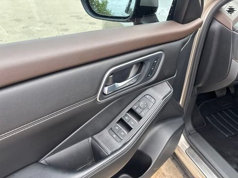 Used 2023 Nissan Rogue Platinum FWD image 20