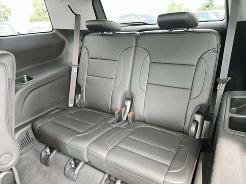 Used 2023 GMC Acadia SLT w/ Elevation Edition FWD image 10