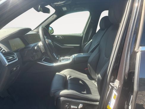Used 2022 BMW X5 xDrive40i w/ Premium Package image 9