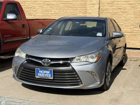 Used 2016 Toyota Camry XLE image 1