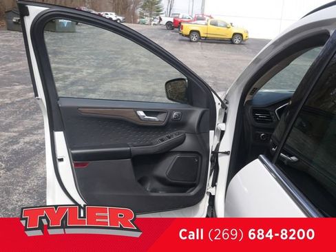 Used 2020 Ford Escape Titanium image 24