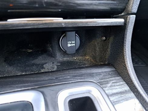 Used 2016 Chrysler 300 Limited image 17