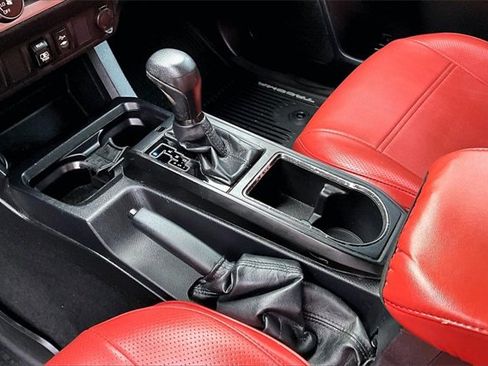 Used 2018 Toyota Tacoma SR5 image 15