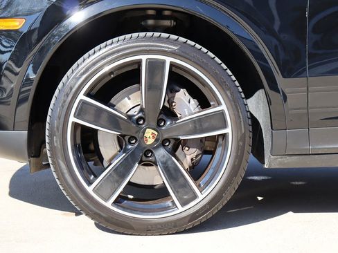 Used 2021 Porsche Cayenne Coupe image 59