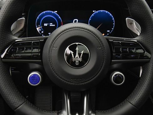 New 2025 Maserati Grecale GT image 31