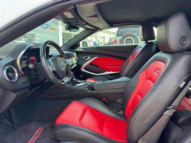 Used 2021 Chevrolet Camaro SS RWD image 12
