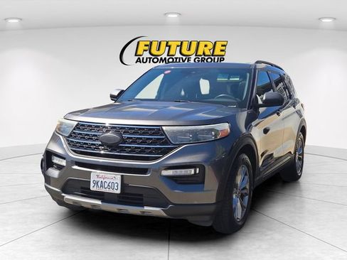 Used 2020 Ford Explorer XLT w/ Equipment Group 202A RWD image 2