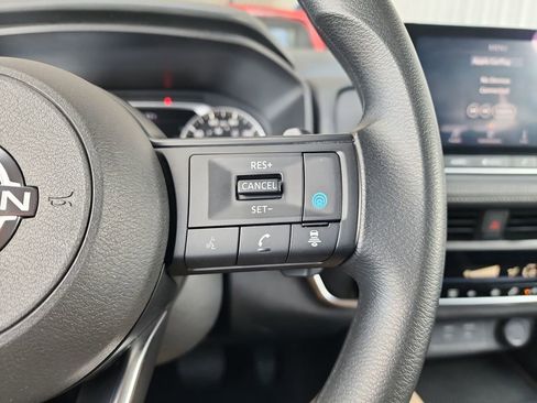 Used 2024 Nissan Rogue SV FWD image 24