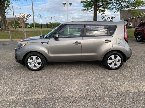 Used 2017 Kia Soul w/ Convenience Package FWD image 6