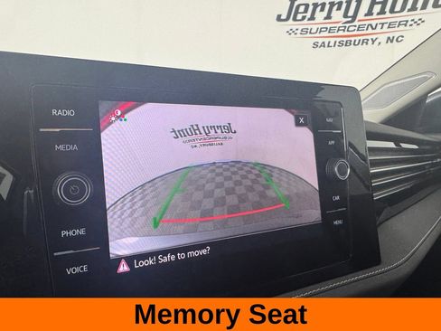 Used 2025 Volkswagen Jetta SEL FWD image 18