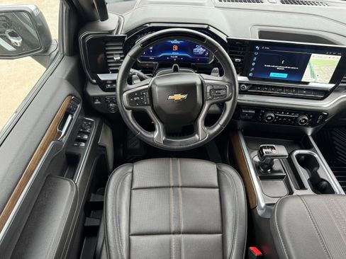 Used 2025 Chevrolet Silverado 1500 High Country AWD/4WD image 11