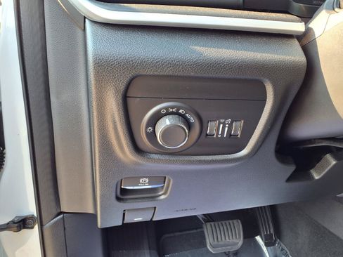 Used 2025 Jeep Grand Cherokee L Laredo AWD/4WD image 11