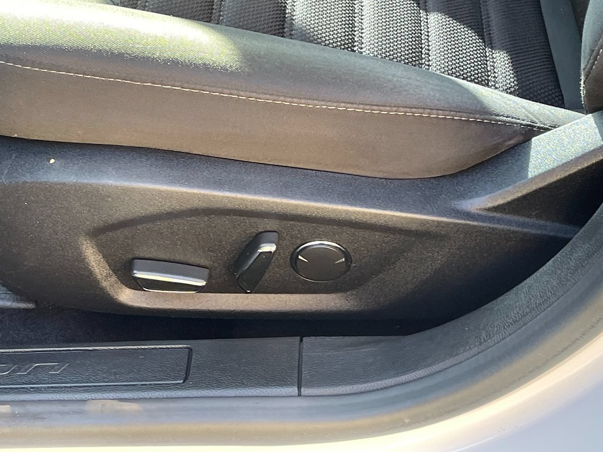 Used 2019 Ford Fusion SE FWD image 17