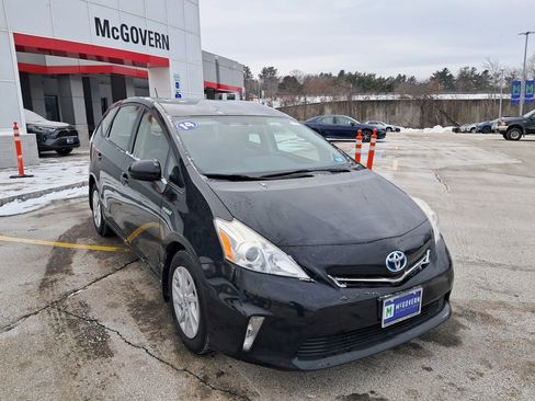 Used 2014 Toyota Prius V Three image 6