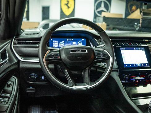 Used 2024 Jeep Grand Cherokee L Laredo image 17