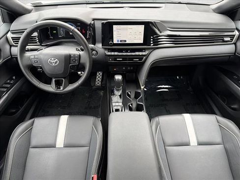 Used 2025 Toyota Camry SE image 24
