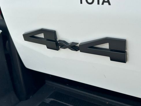 Used 2024 Toyota Tacoma TRD Off-Road AWD/4WD image 12