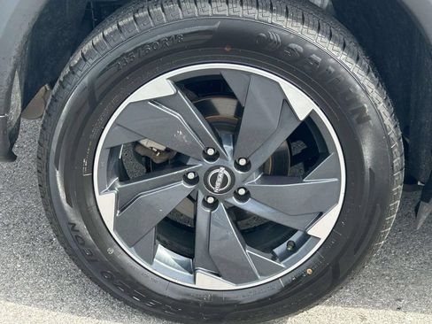 Used 2024 Nissan Rogue SV AWD/4WD image 9